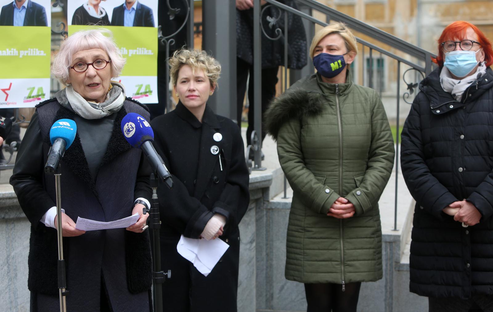 17.04.2021.,  Karlovac -  Koalicija Mozemo! i Nova ljevica predstavili kandidate za gradonacelnicu Karlovca i zamjenika na predstojecim lokalnim izborima. Kandidatkinja koalicije Mozemo! za gradonacelnicu Karlovca je Drazenka Polovic, a za zamjenika Dimitrije Birac. Na konferenciji za medije kandidatkinju su poduprle saborska zastupnica Sandra Bencic i predsjednica Nove ljevice Ivana Kekin te Rada Boric.
Photo: Kristina Stedul Fabac/PIXSELL