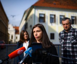 26.10.2021., Zagreb - Konferencija za medije o izmjenama i dopuni Zakona o minimalnoj placi. Katarina Peovic (Radnicka fronta).