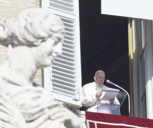 epa09703924 Pope Francis during his Sunday Angelus Prayer from the window of his office overlooking Saint Peter's Square. Vatican City, 23 January 2022.  EPA/CLAUDIO PERI