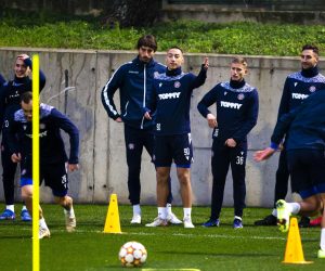 03.01.2022., Split - HNK Hajduk zapoceo je s pripremama za nastavak sezone. Trener Valdas Dambrauskas okupio je igrace na pomocnom terenu poljudskog stadiona.
Photo: Miroslav Lelas/PIXSELL Photo: Miroslav Lelas/PIXSELL