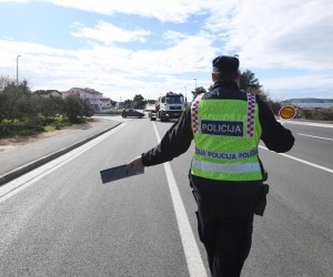 11.02.2021., Brodarica - Policijska akcija ROADPOL pojacani nadzor teretnih vozila i autobusa provodi se na nivou Europske unije. Policijska akcija traje i na sibenskom podrucju.rPhoto: Hrvoje Jelavic/PIXSELL