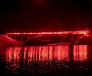 13.02.2022., Pag - Navijaci Hajduka su veceras u tocno 19:11h povodom 111. rodjendana kluba organizirali veliku bakljadu na Paskom mostu
Dino Stanin/PIXSELL Photo: Dino Stanin/PIXSELL