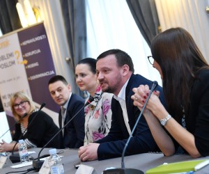 20.02.2022., Zagreb - U novinarskom domu odrzalo se predstavljanje udruge za promicanje dobrog upravljanja i rada Pomak. Adrijana Cvrtila, Viktor Simunic, Josip Vitez, Maja Djerek, Nada Ruzic, Sinisa Glavas.   Photo: Marko Lukunic/PIXSELL