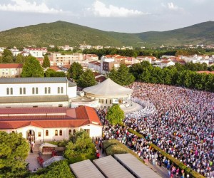 25.06.2021., Medjugorje, Bosna i Hercegovina - Po prvi put u posljednjih 40 godina, procesija koja se odrzava na samu obljetnicu krenula je sa Brda ukazanja, mjesta gdje se Gospa prvi put ukazala. Photo: Denis Kapetanovic/PIXSELL