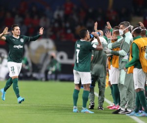 epa09738989 Raphael Veiga (L) of SE Palmeiras celebrates with teammates after scoring the 1-0 lead during the FIFA Club World Cup 2021 semi final soccer match between SE Palmeiras and AL Ahly SC in Abu Dhabi, United Arab Emirates, 08 February 2022.  EPA/ALI HAIDER