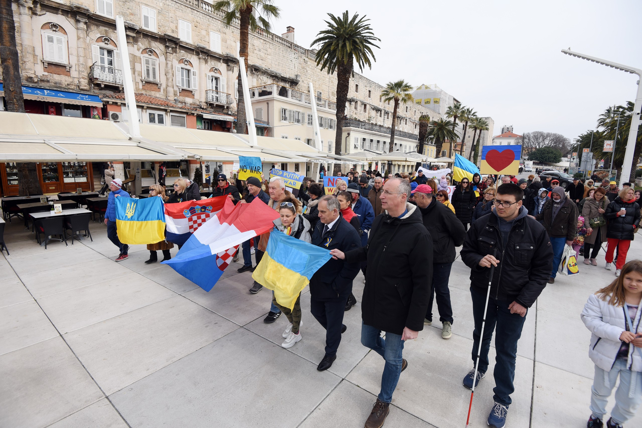 Split, 05.03.2022. - Skup u znak podrške Ukrajini, žrtvi agresije od strane Rusije. foto HINA/ Mario STRMOTIĆ/ ms