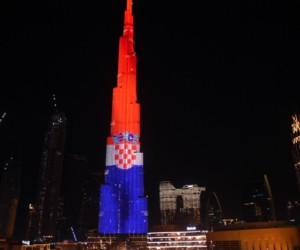 Zagreb, 05.03.2022. - Najviši neboder na svijetu, Burj Khalifa, zasjao je u subotu navečer u bojama hrvatske zastave, za vrijeme posjeta hrvatskog premijera Andreja Plenkovića Dubaiju.
foto HINA/ Vlada RH/ ml