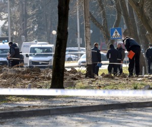 Zagreb, 11.3.2022.- Poicijski uviðaj na mjestu pada bespilotne letjelice na zagrebaèkom Jarunu. 
foto HINA/ Admir BULJUBIÆ/ ua