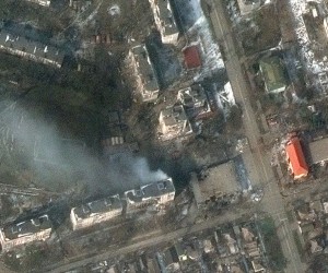 epa09820163 A handout satellite image made available by Maxar Technologies shows views of apartment buildings and damage, Zelinskovo Street, in Mariupol, Ukraine, 12 March 2022.  EPA/MAXAR TECHNOLOGIES HANDOUT -- MANDATORY CREDIT: SATELLITE IMAGE 2022 MAXAR TECHNOLOGIES -- THE WATERMARK MAY NOT BE REMOVED/CROPPED -- HANDOUT EDITORIAL USE ONLY/NO SALES HANDOUT EDITORIAL USE ONLY/NO SALES