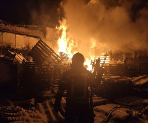 epa09840303 A handout photo released by the press service of the State Emergency Service of Ukraine on 21 March 2022 shows firefighters responding to a large-scale fire at a warehouse following shelling in Severodonetsk, Luhansk region, Ukraine. According to the Luhansk Regional State Administration, State Emergency Service of Ukraine personnel in the Luhansk region were involved in extinguishing 10 fires on 20 March, caused by shelling by the occupying Russian troops.  EPA/STATE EMERGENCY SERVICE OF UKRAI -- BEST QUALITY AVAILABLE -- MANDATORY CREDIT: STATE EMERGENCY SERVICE OF UKRAINE -- HANDOUT EDITORIAL USE ONLY/NO SALES