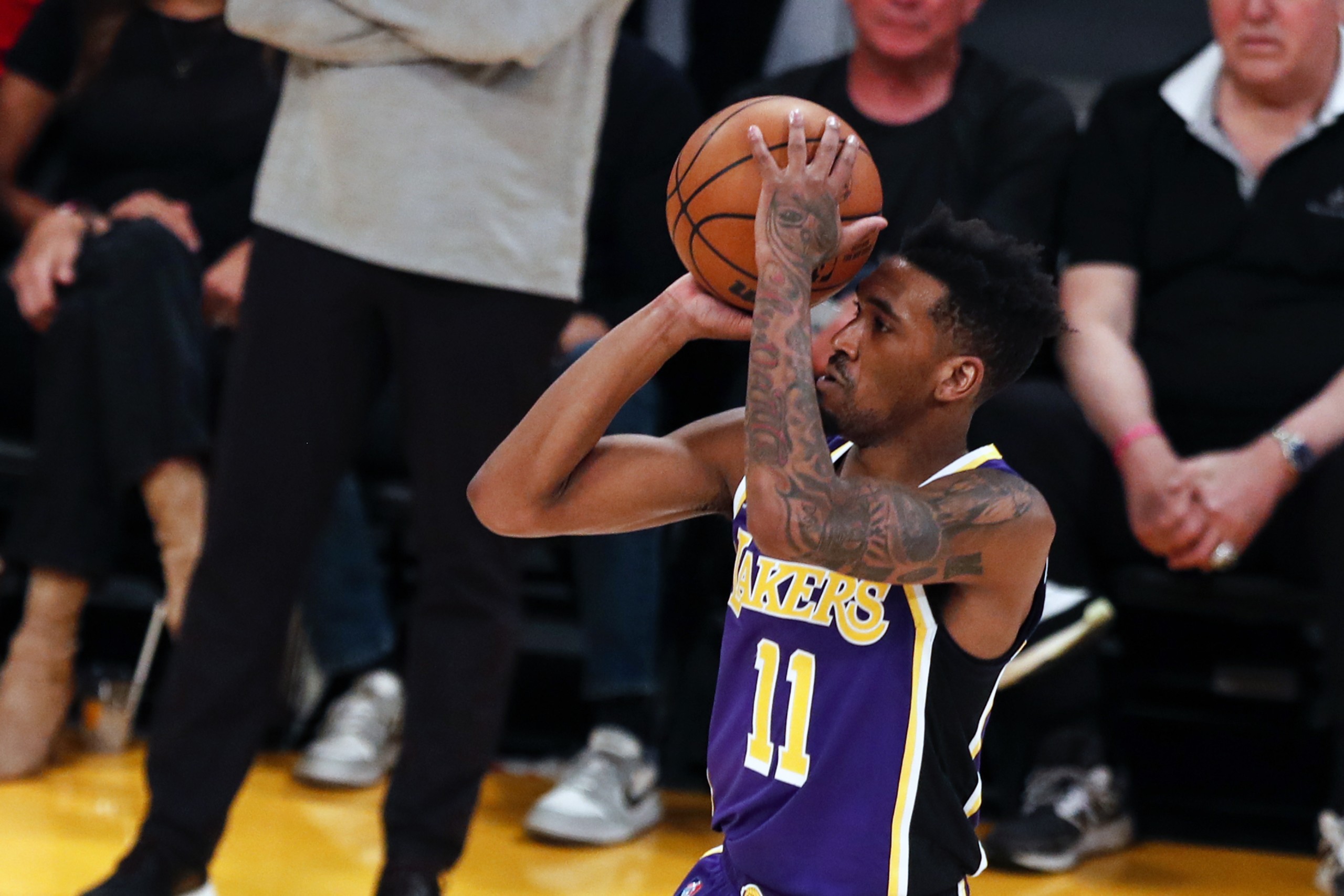 epa09845647 Los Angeles Lakers guard Malik Monk scores a three pointer during the second quarter of the NBA basketball game between the Los Angeles Lakers and the Philadelphia 76ers at the Crypto.com Arena in Los Angeles, California, USA, 23 March 2022.  EPA/ETIENNE LAURENT SHUTTERSTOCK OUT