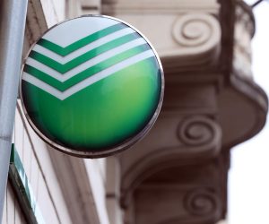 25.02.2022., Zagreb - Klijenti cekaju na ulaz u rusku banku Sberbank zbog rata Rusije i Ukrajine. Photo: Marko Prpic/PIXSELL