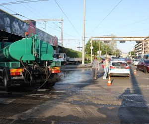 29.04.2022., Zagreb - Sanacija posljedica poplave na krizanju Drziceve i Branimirove do je koje je doslo zbog puknuca cijevi u Strojarskoj. Photo: Patrik Macek/PIXSELL