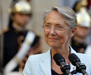 epa09952133 France's newly appointed Prime Minister Elisabeth Borne delivers a speech during a handover ceremony in the courtyard of the Hotel Matignon, French Prime ministers' official residence, in Paris, France, 16 May 2022 (issued 17 May 2022).  EPA/LUDOVIC MARIN / POOL  MAXPPP OUT