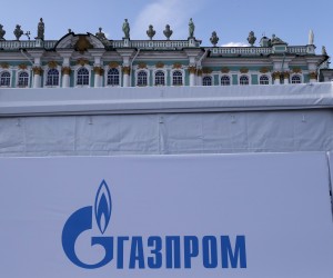 epa09980732 A banner with the Gazprom logo in front of Winter Palace at the Dvortsovaya Square in St. Petersburg, Russia, 27 May 2022.  EPA/ANATOLY MALTSEV