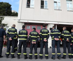 04.05.2022.Sibenik - Povodom blagdana sv.Florijana ispred vatrogasnoga doma u Sibeniku polozeni su vijenci i zapaljenje svijece. Uz vatrogasnu postrojbu vijence su polozili i celnici Grada Sibenika,gradonacelnik Zeljko Buric i dogradonacelnik Danijel Mileta. Photo: Dusko Jaramaz/PIXSELL