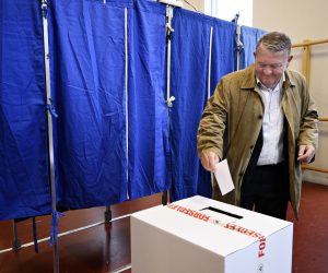 epa09989921 Danish former Prime Minister Lars Loekke Rasmussen casts his ballot in Copenhagen, Denmark, 01 June 2022. Denmark holds a referendum on the EU-defense opt-out that will determine if the country joins the EU's Common Security and Defense Policy leaving behind 30 years of defense reservation, as a response to Russia's invasion of Ukraine on 24 February.  EPA/PHILIP DAVALI  DENMARK OUT