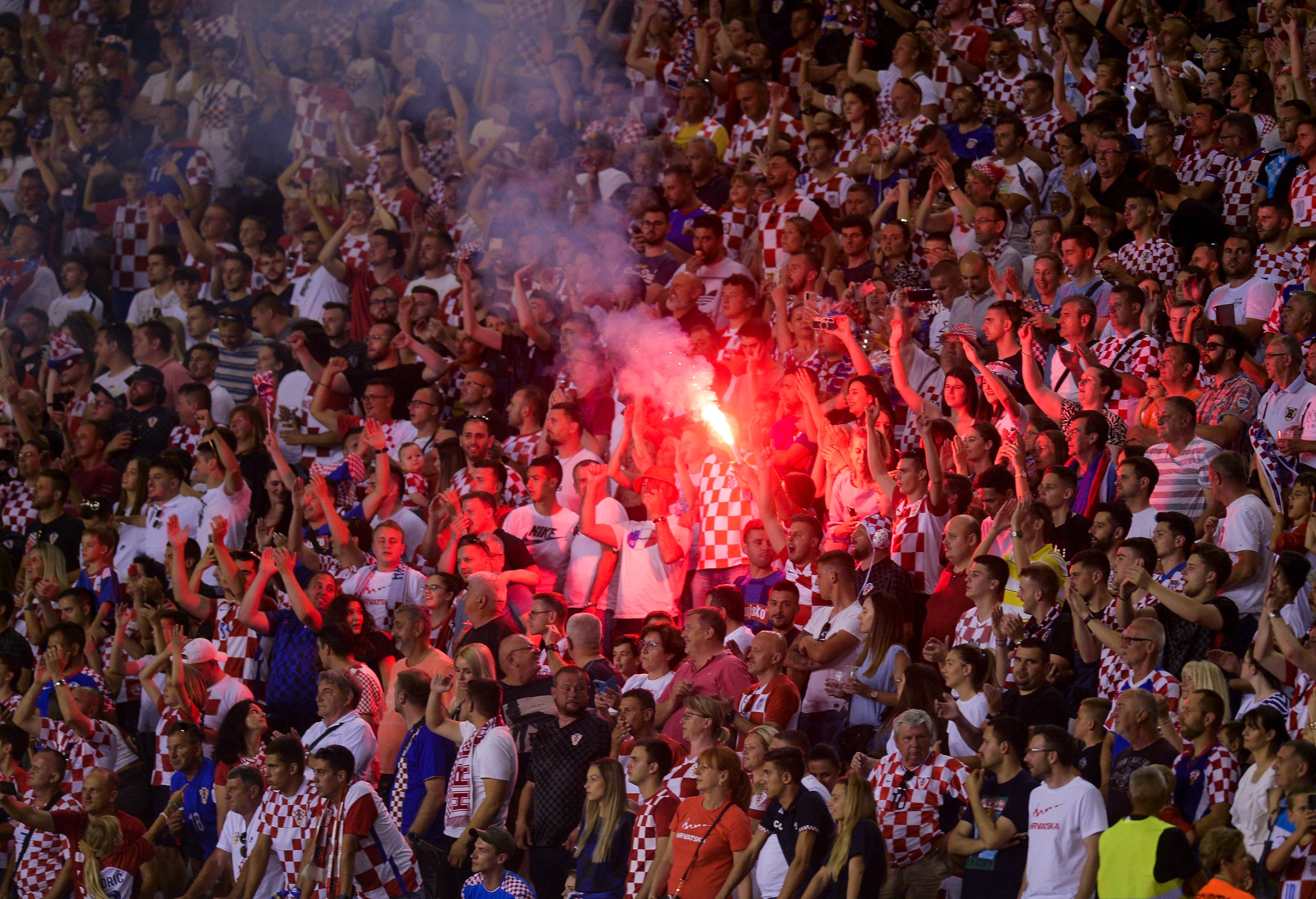 Split, 06.06.2022 - Utakmica 2. kola skupine A Lige nacija Hrvatska - Francuska. Na slici navijači su zapalili baklju na tribinama Poljuda.
foto HINA/ Mario STRMOTIĆ/ ds