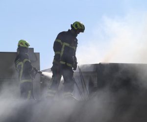 25.08.2029., Kastel Novi - Gasenje pozara u tvornici za preradu ribe u Kastel Novom.rPhoto: Ivo Cagalj/PIXSELL