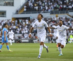 epa10085166 Vitoria de Guimaraes Ruben Lameiras celebrates after scoring a goal against Puskas Akademia during their UEFA Europa Conference League qualification soccer match, held at D. Afonso Henriques stadium, in Guimaraes, Portugal, 21 July 2022.  EPA/JOSE COELHO