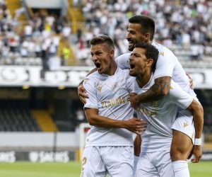 epa10085195 Vitoria de Guimaraes Ruben Lameiras (C) celebrates after scoring a goal against Puskas Akademia during their UEFA Europa Conference League qualification soccer match, held at D. Afonso Henriques stadium, in Guimaraes, Portugal, 21 July 2022.  EPA/JOSE COELHO