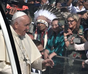 epa10092391 Pope Francis attends a mass at the Commonwealth Stadium in Edmonton, Canada, 26 July 2022. The five-days visit is the first papal visit to Canada in 20 years.  EPA/CIRO FUSCO