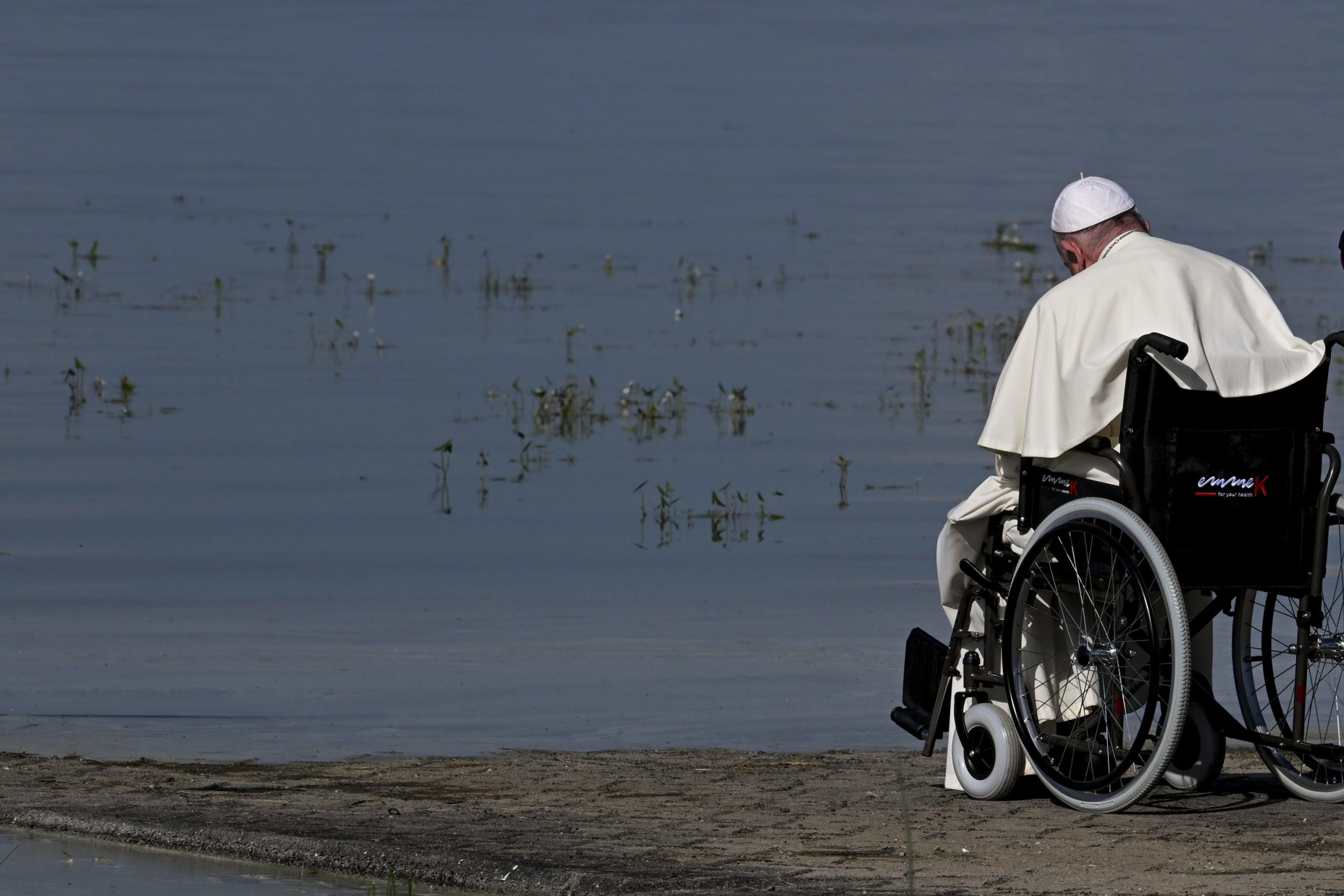 epaselect epa10093281 Pope Francis participates in a pilgrimage to Lac Ste. Anne, in northern Alberta, Canada, 26 July 2022. This place, where a Catholic mission was born in 1842, is known to the natives as a place of healing.  EPA/CIRO FUSCO