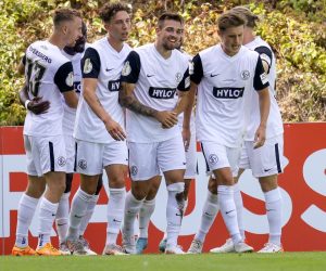 epa10098512 Elversberg's Luca Schnellbacher (C) celebrates with his teammates after scoring the 3-2 lead during the German DFB Cup first round soccer match between SV Elversberg and Bayer Leverkusen in Elversberg, Germany, 30 July 2022.  EPA/RONALD WITTEK CONDITIONS - ATTENTION: The DFB regulations prohibit any use of photographs as image sequences and/or quasi-video.