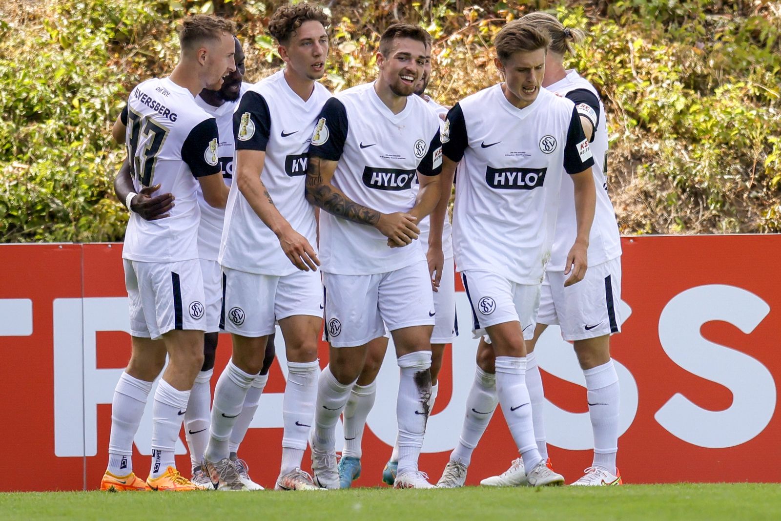 epa10098512 Elversberg's Luca Schnellbacher (C) celebrates with his teammates after scoring the 3-2 lead during the German DFB Cup first round soccer match between SV Elversberg and Bayer Leverkusen in Elversberg, Germany, 30 July 2022.  EPA/RONALD WITTEK CONDITIONS - ATTENTION: The DFB regulations prohibit any use of photographs as image sequences and/or quasi-video.