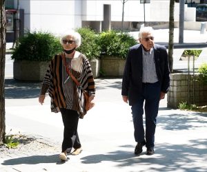 11, May, 2021, Belgrade - A commemoration on the occasion of the death of actress Mira Furlan was held at the Yugoslav Drama Theater.  Branko Cvejic with wife Vesna. Photo: Antonio Ahel/ATAImages"n"n11, maj, 2021, Beograd  - Komemoracija povodom smrti glumice Mire Furlan odrzana u Jugoslovenskom dramskom pozoristu. Photo: Antonio Ahel/ATAImages