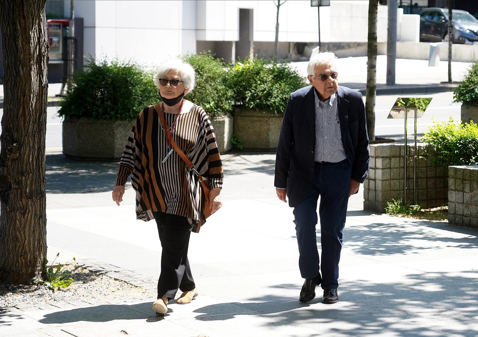 11, May, 2021, Belgrade - A commemoration on the occasion of the death of actress Mira Furlan was held at the Yugoslav Drama Theater.  Branko Cvejic with wife Vesna. Photo: Antonio Ahel/ATAImages"n"n11, maj, 2021, Beograd  - Komemoracija povodom smrti glumice Mire Furlan odrzana u Jugoslovenskom dramskom pozoristu. Photo: Antonio Ahel/ATAImages