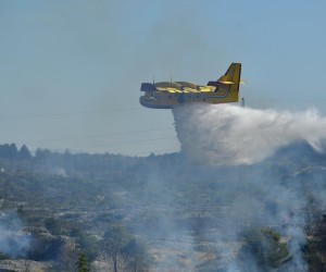 14.07.2022., Vodice - Jadranska magistrala kod Vodica. Pozar koji je buknuo u srijedu na Sibenskom podrucju jos nije lokaliziran. 
 Photo: Marko Lukunic/PIXSELL