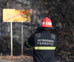 15.07.2022., Rasline - Drugi dan nakon pozara podrucje Rasline i Zatona i dalje nadziru vatrogasci.  Photo: Hrvoje Jelavic/PIXSELL