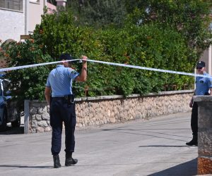 25.07.2022.,Seline - U obiteljskoj kuci na podrucju Selina sinoc je nadjeno mrtvo tijelo muskarca. Jedna zenska osoba je ozlijedjena.Jedna osoba je uhicena,  policija je na terenu Photo: Dino Stanin/PIXSELL