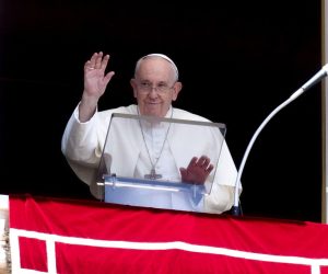 epa10099727 A handout picture provided by the Vatican Media shows Pope Francis leading the Angelus prayer from the window of his office overlooking Saint Peter's Square at the Vatican, 31 July 2022.  EPA/VATICAN MEDIA HANDOUT  HANDOUT EDITORIAL USE ONLY/NO SALES