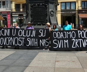 03.08.2022., Zagreb - Na Trgu bana Josipa Jelacica okupila se skupina na antiratnoj akciji u znak sjecanja na nase sugradjane, drzavljane ove zemlje ubijene i protjerane tijekom i nakon vojne operacija Oluja. Photo: Antonio Jakus/PIXSELL