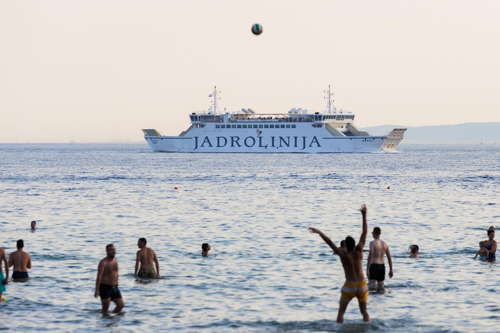 06.08.2022., Split - Subotnje poslijepodne brojni Splicani i njihovi gosti proveli su na Bacvicama. Photo: Miroslav Lelas/PIXSELL