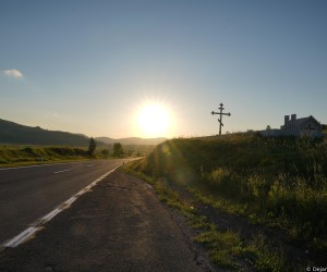 13.06.2022., selo Janjila, Bosanski Petrovac (BiH) – Spomen-kompleks na Petrovackoj cesti gdje je 7. kolovoza 1995. godine hrvatska avijacija bombardirala kolonu srpskih izbjeglica, pri cemu je, prema podacima srpske strane, poginulo deset civila, medju kojima cetvoro djece, a pedesetak ranjeno. Visi sud u Beogradu prije nekoliko dana je potvrdio optuznicu protiv hrvatskih pilota zbog navodnog ratnog zlocina nad srpskim civilima tijekom akcije Oluje 1995. Hrvatski zvanicnici osporavaju optuznicu iz Srbije i optuzuju Srbiju da glumi "regionalni Haag". Optuznica je 31. ozujka podignuta protiv pripadnika Hrvatskog ratnog zrakoplovstva Vladimira Mikca (67) iz Ptuja, Zdenka Radulja (69) iz Osijeka, Zeljka Jelenica (69) iz Pule i Danijela Borovica (64) iz Varazdina.
 Photo: Dejan Rakita/PIXSELL