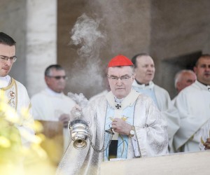 15.08.2022., Marija Bistrica - Nacionalno svetiste Majke Bozje Bistricke, Svetkovina Velike Gospe. Sredisnje euharistijsko slavlje u crkvi na otvorenom bl. Alojzija Stepinca predvodio je zagrebacki nadbiskup kardinal Josip Bozanic.
 Photo: Slavko Midzor/PIXSELL