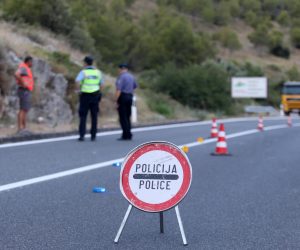 28.06.2022., Sparadici - Na drzavnoj cesti D-8 u Sparadicima dogodila se prometna nesreca. U slijetanju osobnog automobila jedna je osoba smrtno stradala, a promet je zatvoren tijekom ocevida. Photo: Dusko Jaramaz/PIXSELL