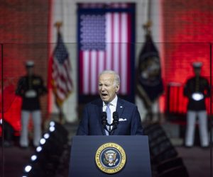 epaselect epa10153657 US President Joe Biden gives a primetime speech on 'the continued battle for the soul of the nation' from Independence National Historical Park in Philadelphia, Pennsylvania, USA, 01 September 2022. This is Biden's second appearance in the battleground state in two days. Former President Trump is scheduled to speak in the state later in the week.  EPA/JIM LO SCALZO