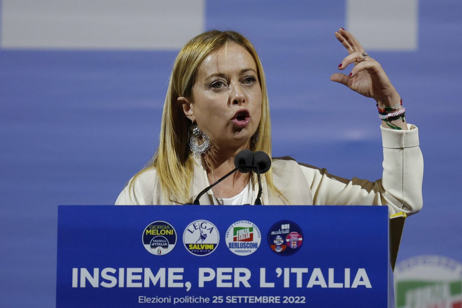 epa10199695 Leader of Italian party Fratelli d’Italia (Brothers of Italy) Giorgia Meloni attends the center-right closing rally of the campaign for the general elections at Piazza del Popolo, in Rome, Italy, 22 September 2022. Italy will hold its general snap elections on 25 September 2022 to elect a new Prime Minister.  EPA/GIUSEPPE LAMI