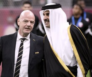 TAMIN BIN HAMAD AL THANI Emir von Katar mit FIFA Praesident INFANTINO Gianni FINALE im AL BAYT Stadion Spiel Finale Sieger Team Algerien bei der Siegerehrung FIFA Arab Cup 2021 in Qatar Eroeffnungsstadion AL Bayt am 18.12.2021 in Al Chaur in Katar *** TAMIN BIN HAMAD AL THANI Emir of Qatar with FIFA President INFANTINO Gianni FINALE at AL BAYT Stadium Match Final Winner Team Algeria at the Award Ceremony FIFA Arab Cup 2021 in Qatar Opening Stadium AL Bayt on 18 12 2021 in Al Chaur in Qatar