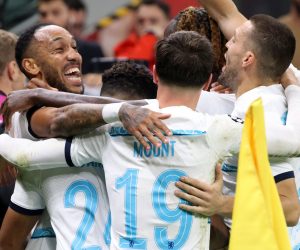 epa10237009 Chelsea's Pierre-Emerick Aubameyang (L)  jubilates with his teammates after scoring the 0-2 goal during the UEFA Champions League group E soccer match between AC Milan and Chelsea, in Milan, Italy, 11 October 2022.  EPA/MATTEO BAZZI