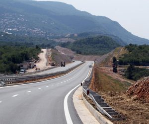 03.07.2013., Rijeka - Pri kraju su radovi na gradilistu drzavne ceste D8 na dionici od Svetog Kuzma do mosta Krk. Cesta se nadovezuje na rijecku obilaznicu i skratit ce promet jadanskom magistralom, cime se izbjegavaju guzve iznad Bakra i Kraljevice prema otoku Krku. Dionica je duga 8,5 km gradila se pet godina, radovi su kostali 957 milijuna kuna,  a otvorena bi trebala biti krajem iduceg tjedna. Radove izvodi Vijadukt i GP Krk. rPhoto: Goran Kovacic/PIXSELL