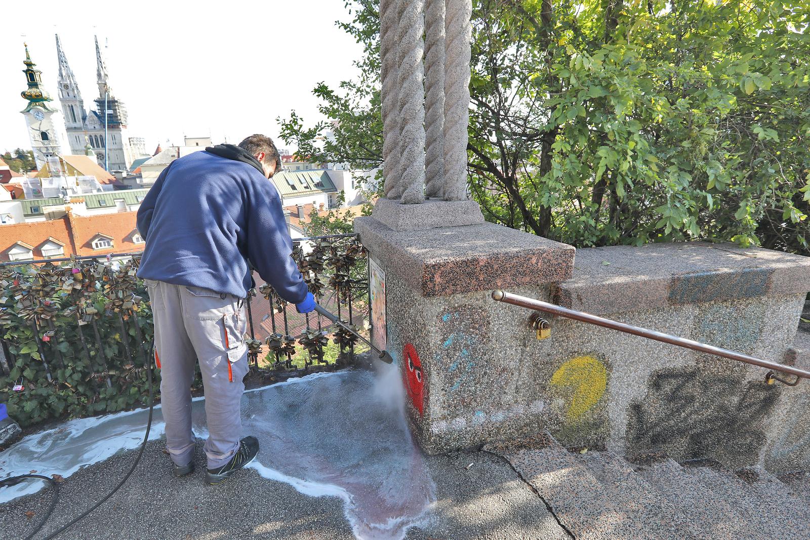 09.11.2022., Zagreb - Danas su poceli radovi na uklanjanju grafita na Zakmardijevim stubama, cime je ujedno pocela i primjena Odluke o zastiti objekata od grafita koju je donijela Gradska skupstina Grada Zagreba.  Photo: Patrik Macek/PIXSELL