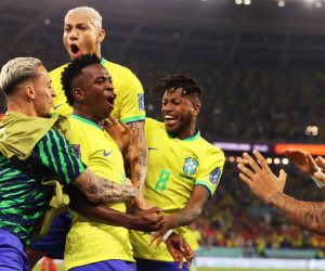 epa10334822 Vinicius Junior of Brazil celebrates with his teammates scoring the 1-0 goal, that was later disallowed by the VAR, during the FIFA World Cup 2022 group G soccer match between Brazil and Switzerland at Stadium 947 in Doha, Qatar, 28 November 2022.  EPA/Tolga Bozoglu