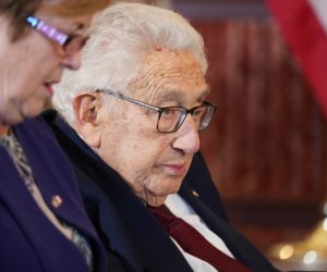 epa10342737 Former United States Secretary of State Henry A. Kissinger  attends a luncheon hosted by US Secretary of State Antony Blinken honoring French President Emmanuel Macron and french First Lady Brigitte Macron at the Department of State in Washington, DC, USA, 01 December 2022.  EPA/LEIGH VOGEL / POOL