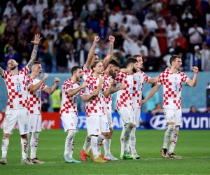 Al Wakrah, 05.12.2022. - Utakmica osmine finala Svjetskog nogometnog prvenstva Japan - Hrvatska na stadionu Al Janoub. Na fotografiji Marcelo Brozović, Mislav Oršić, Josip Juranović, Joško Gvardiol, Lovro Majer, Dejan Lovren, Borna Barišić, Nikola Vlašić. foto HINA/ Damir SENČAR/ dk