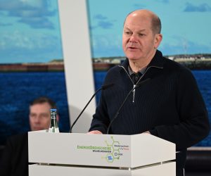 epa10369801 German Chancellor Olaf Scholz speaks during the opening ceremony of Germany's first LNG (liquefied natural gas) terminal in Wilhelmshaven, Germany, 17 December 2022. Germany inaugurates on the day its first LNG terminal, built on its northern coast, as the country decided to cut its dependence from Russian energy imports.  EPA/LARS-JOSEF KLEMMER / POOL